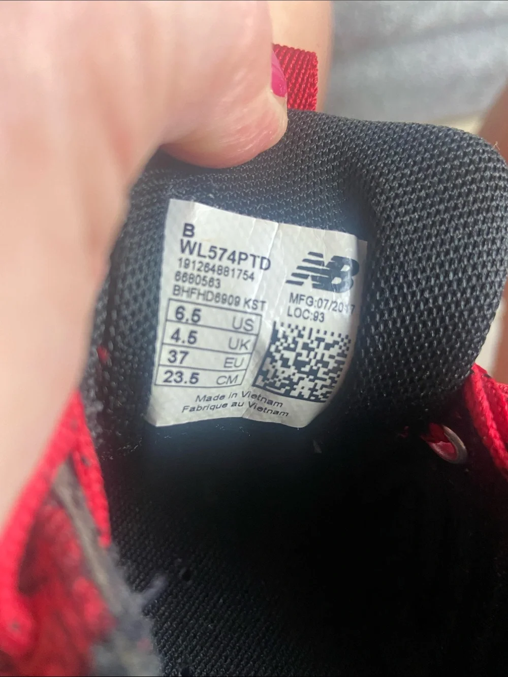 New Balance Red and Black Women's Athletic Shoes size 6.5